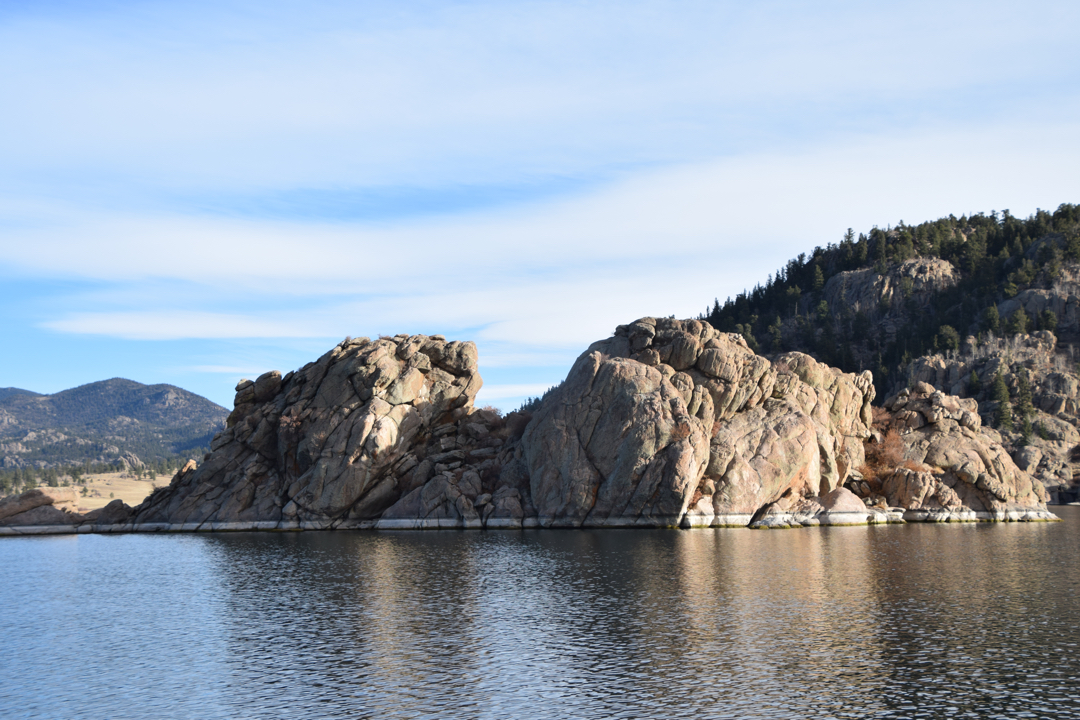 Rocky coast of the reservoir