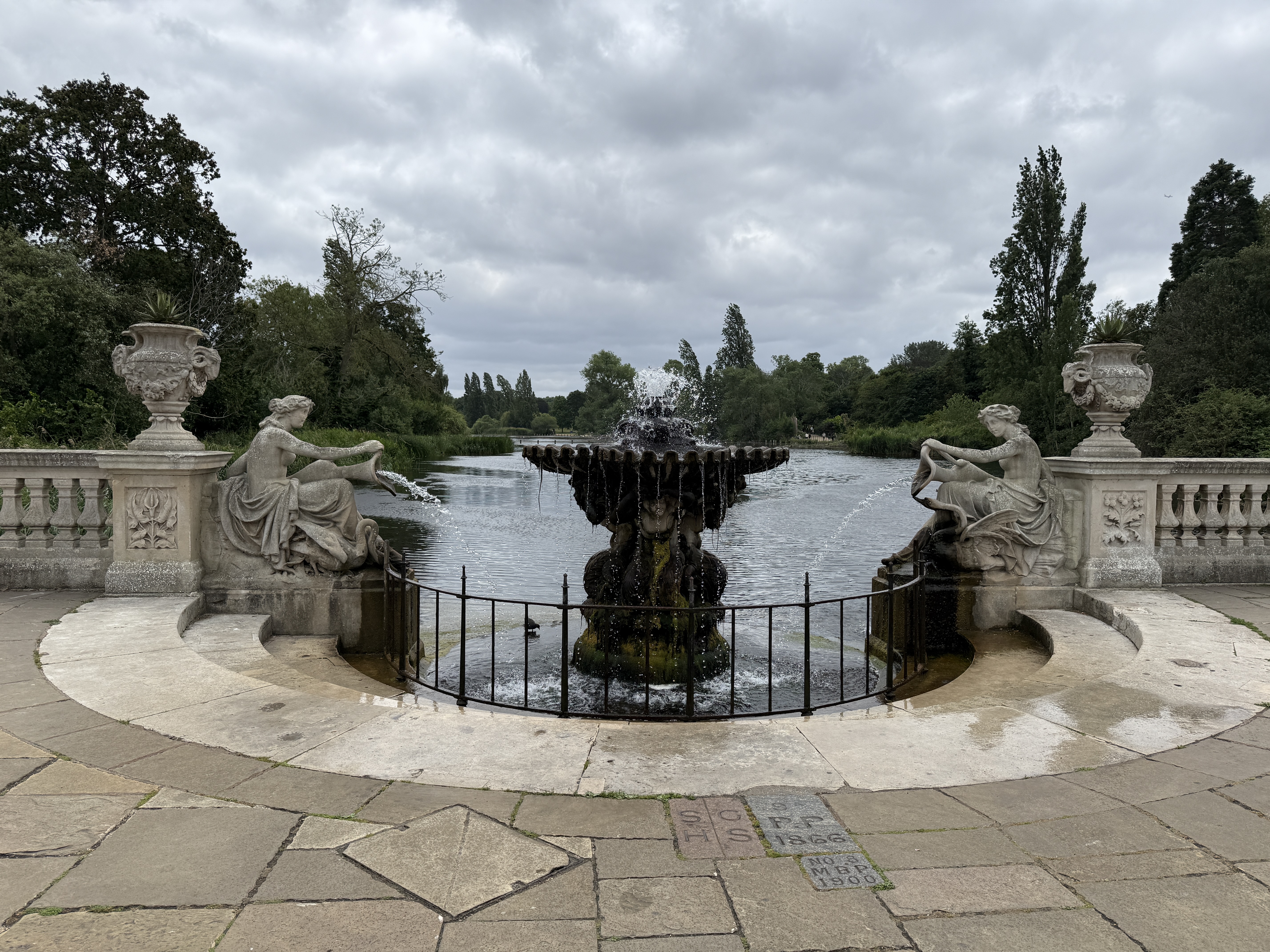 Italian Gardens fountain at the edge of the Long Water