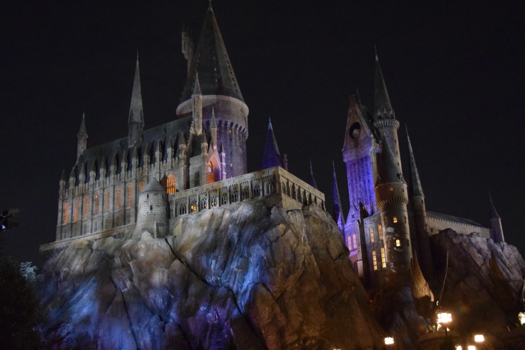Hogwarts, dramatic by night