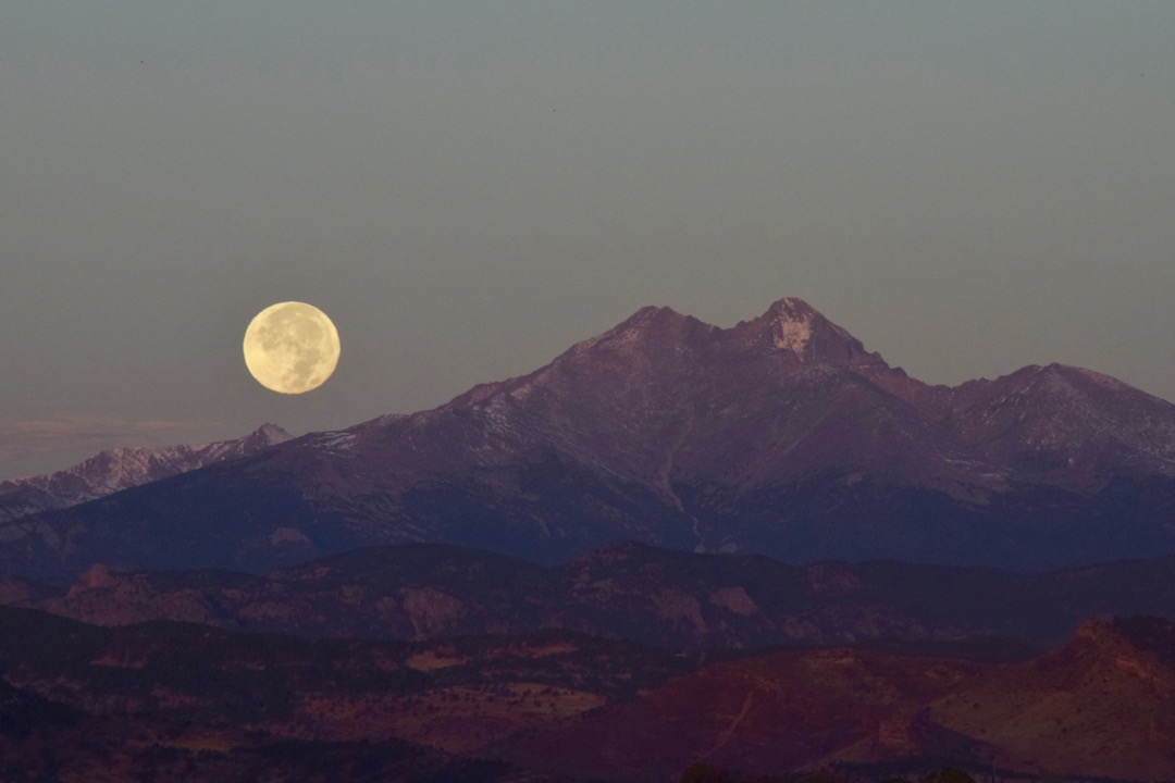 The moon sinks behind Mount Meeker